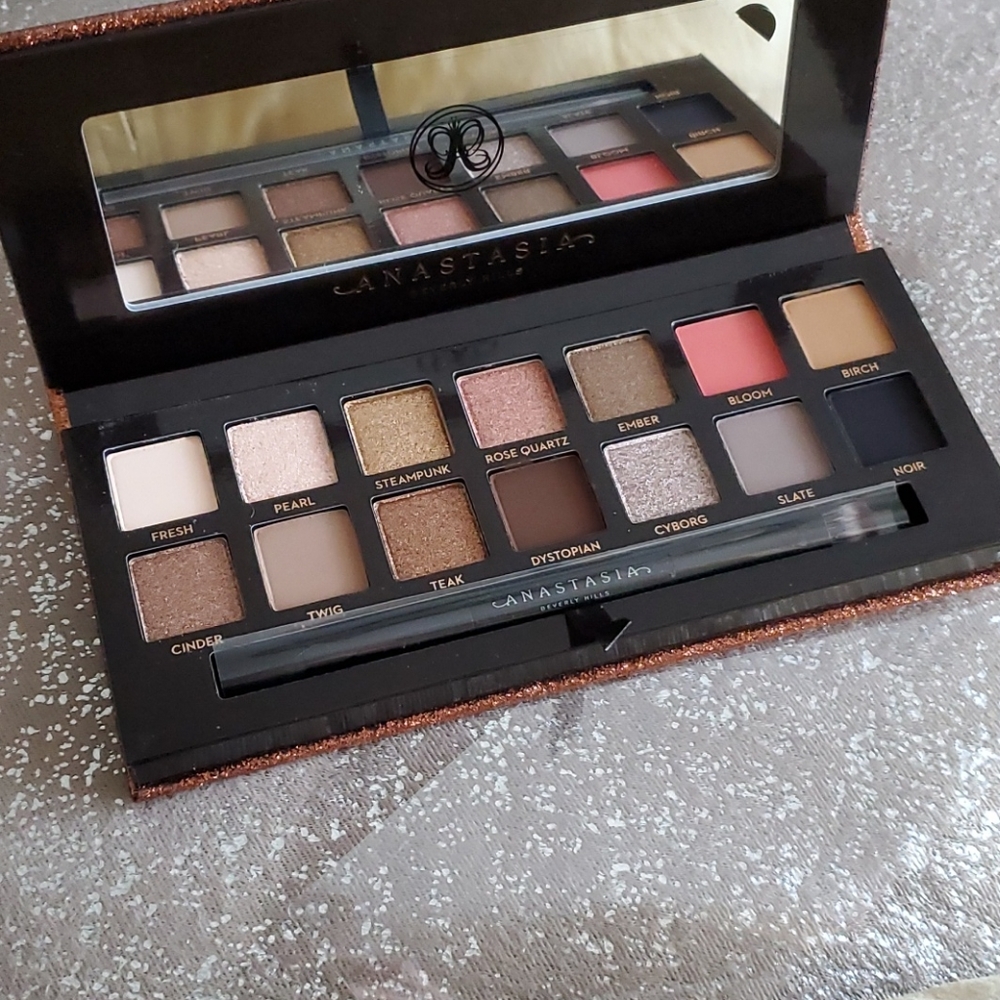 Brand new, no box,  ABH Sultry palette